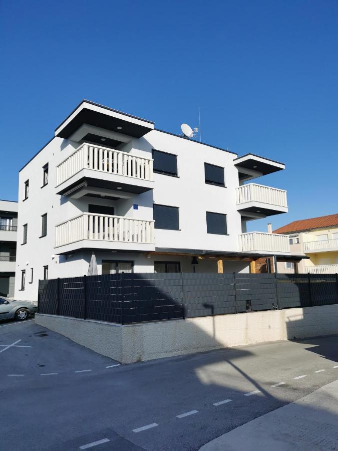 Apartment Misic โตรกีร์ ภายนอก รูปภาพ