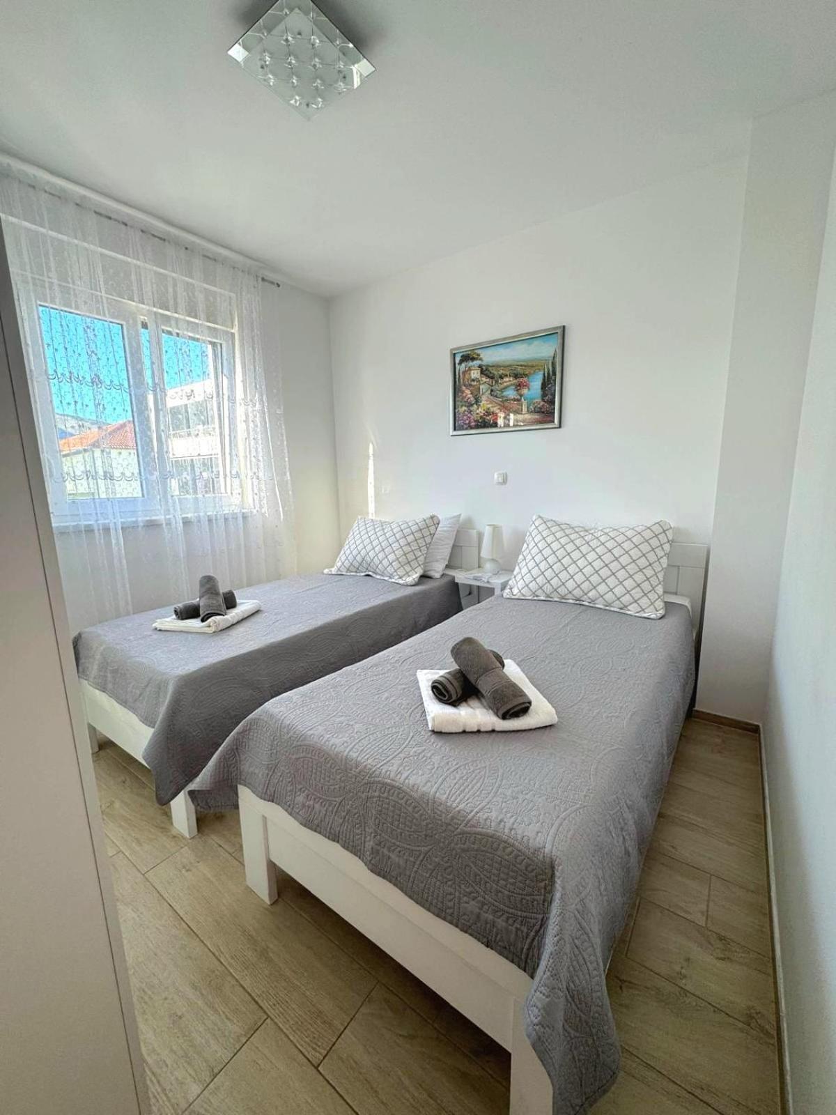 Apartment Misic โตรกีร์ ภายนอก รูปภาพ