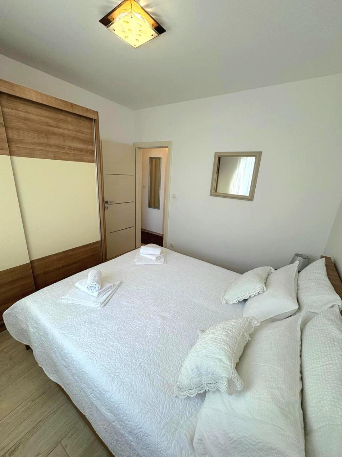 Apartment Misic โตรกีร์ ภายนอก รูปภาพ