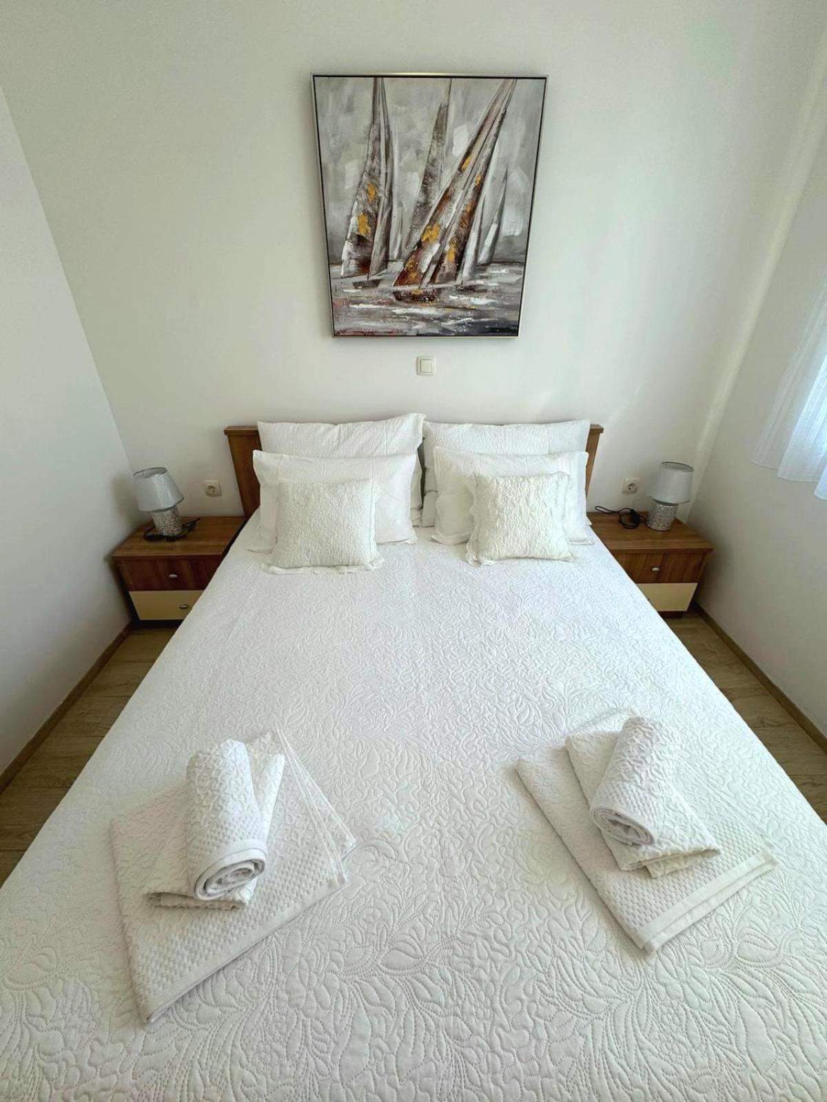 Apartment Misic โตรกีร์ ภายนอก รูปภาพ