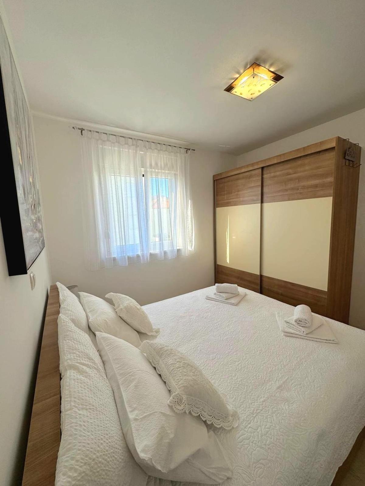 Apartment Misic โตรกีร์ ภายนอก รูปภาพ