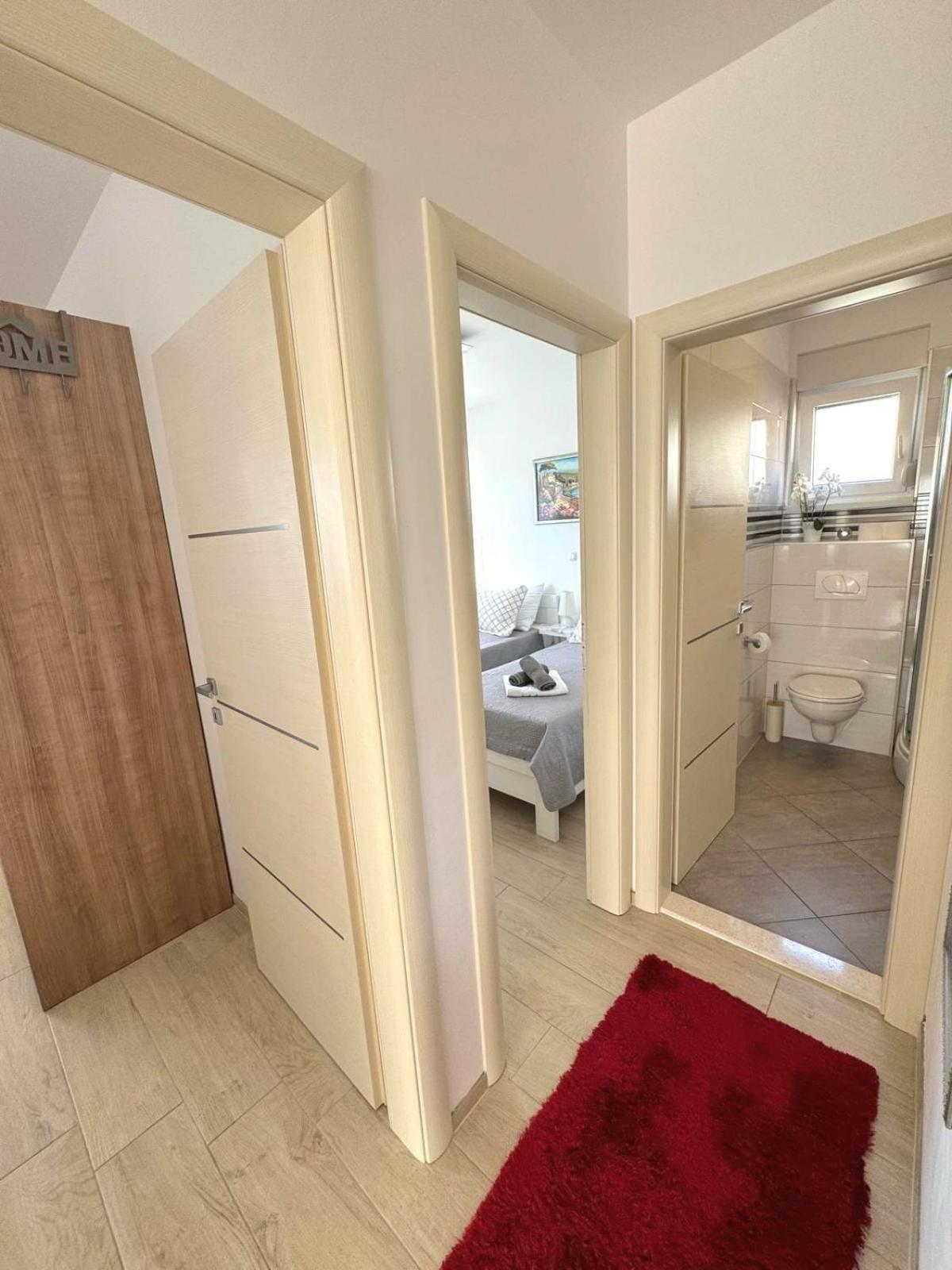 Apartment Misic โตรกีร์ ภายนอก รูปภาพ