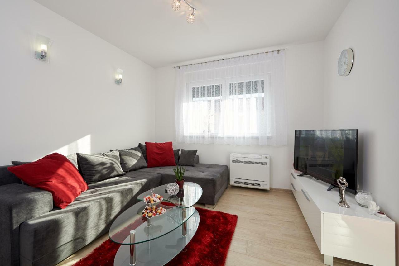 Apartment Misic โตรกีร์ ภายนอก รูปภาพ