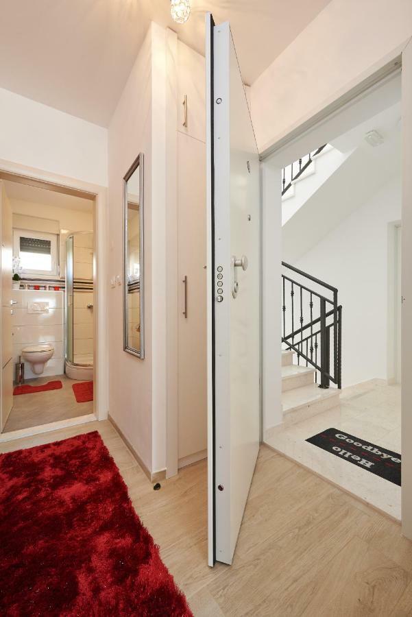 Apartment Misic โตรกีร์ ภายนอก รูปภาพ